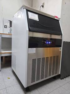 lot 5442 image: Vevor Freestanding Ice Machine StainlessWhite  Model SSX160V