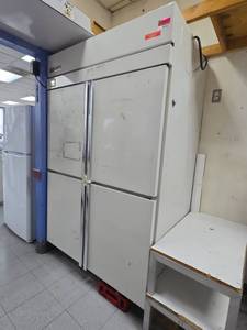 lot 5443 image: Kelvinator 4-Door Reach-In Freezer Carrier Refrigeration  Model T50HSQL-4 R404A