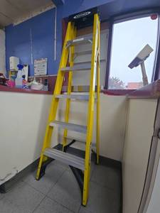 lot 18804 image: Werner 6ft Fiberglass Step Ladder 225 lb Type II  Model FS206X9161&nbsp