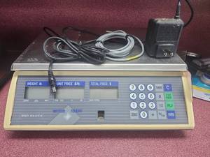lot 18814 image: Mettler Toledo Digital Price Computing Scale 30 lb  Model 8433