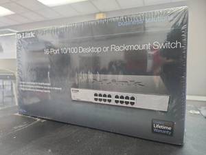 lot 18817 image: D-Link DSS-16 16-Port 10100 Desktop or Rackmount Switch