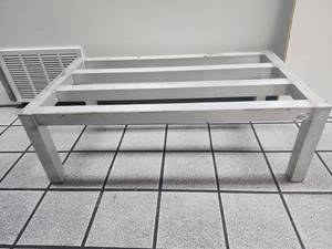 lot 18861 image: Advance Tabco Metal Dunnage Rack Platform w Four Legs