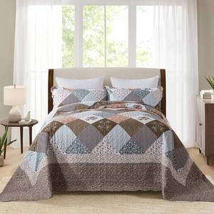 lot 17979 image: HoneiLife Oversized King Quilt Set 120x120 Inch 3 Piece Microfiber