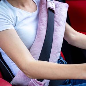 lot 8104 image: Wumimi Seatbelt Pillow Mastectomy Recovery Cushion Pink