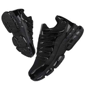 lot 13722 image: LIANGGO Steel Toe Safety Sneakers for Men Women Non Slip Black Size 43