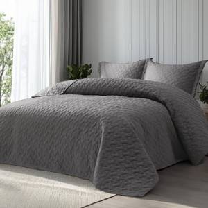 lot 17889 image: Bedsure Quilt Set Full Size 84 x 90 Lightweight Basket Weave Grey