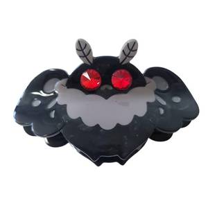 lot 2303 image: OMG Decor Small Acetate Bat Claw Hair Clip
