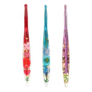 lot 6334 image: KOKNIT Crochet Hook Set 0.256in 0.276in 0.315in Floral Resin Handle (only 2)