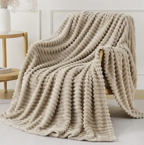 lot 17961 image: Cream Textured Grid Pattern Blanket