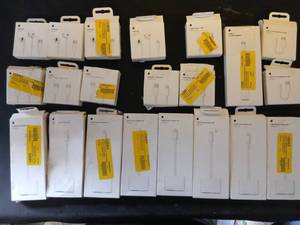 lot 11261 image: Lot of 21 Apple EarPods, USB-C Cables, Headphone Jack & Digital AV Adapters