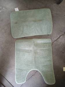 lot 11262 image: 2-Piece Sage Green Bath Rug Set with Contour Toilet Mat
