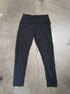 lot 12989 image: Black High-Waist Ankle-Length Leggings Size XL Polyester Spandex Blend