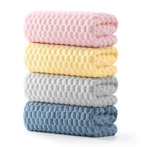 lot 19049 image: REDKISS Microfiber Bath Towels 4 Pack 27x55 Inch Quick Dry