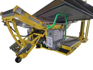 lot 212 image: Engineered Lifting Systems Mobile Conveyor Unit w Belt Conveyor  Model DTBDTU