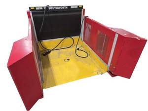 lot 219 image: Southworth Hydraulic Lift Table w Hand Control Pendant  Model ROLLC2.5-28