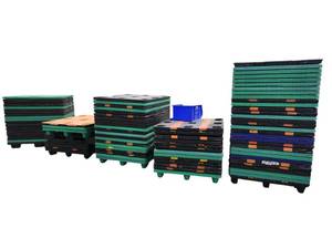 lot 490 image: Lot of Nestable Plastic Pallets - Green, Black, Blue & Orange - USPS Marked