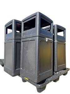 lot 634 image: Lot of 5 Black Textured Plastic Square Trash Receptacles w Open Window Tops