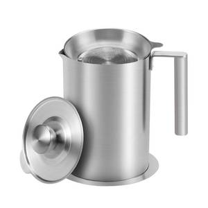 lot 2448 image: Sumerflos 1.8 L1.9 Quart Stainless Steel Grease Strainer and Container - Large Oil Storage Pot Grease Keeper with Dust-Proof Lid & Easy Grip Handle - for Bacon, Kitchen Cooking or Frying Oil - Retail $31