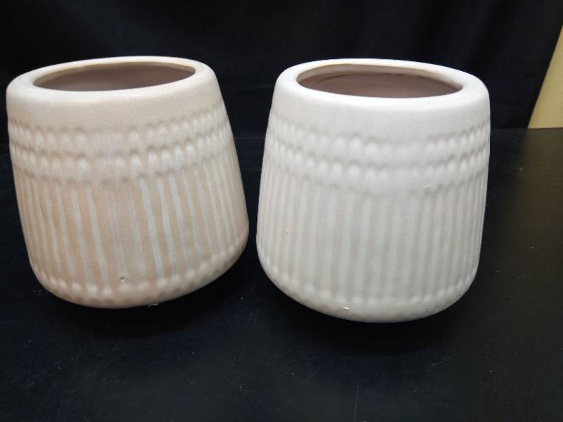 lot 1028 image: Opalhouse Textured Stoneware Planters Set of 2 - Retail $30