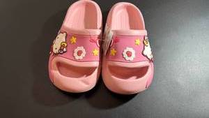 lot 70316 image: Hello Kitty Pink Clogs Pair Size Children - Retail $10