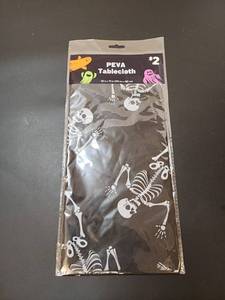 lot 71136 image: PEVA Tablecloth 52 x 72 in Halloween Skeleton Design (6 Pack) - Retail $12