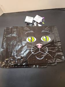 lot 71148 image: Black Cat Face Design Tote Bag with Handles (Set of 4) - Retail $8