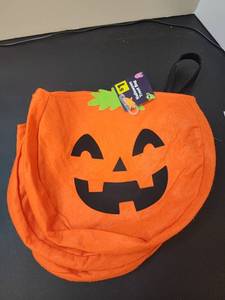 lot 71150 image: Halloween Fabric Treat Bags 6-Pack 3Pumpkin, 2Cat, 1Spider  - Retail $6