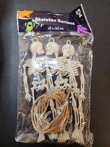 lot 71160 image: Skeleton Garland 60 in (152 cm) (Pack of 11) - Retail $22