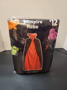 lot 71177 image: Vampire Robe One Size Halloween Costume - Retail $12