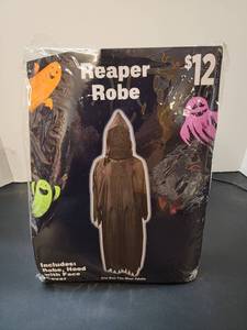 lot 71178 image: Reaper Robe Costume with Hood and Face Cover One Size - Retail $12