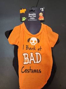lot 71182 image: Novelty Pet Tee Medium 12 in Set of 2 Dog Costumes - Retail $6