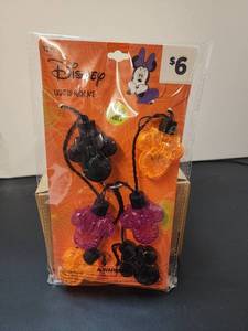 lot 71183 image: Disney Minnie Mouse Light Up Necklace - Retail $6
