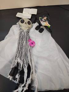 lot 71233 image: Halloween Light-Up Hanging  Ghost,  Skeleton Ghoul Set - Retail $9