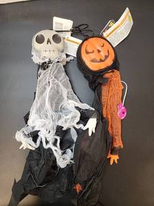 lot 71240 image: Halloween Decorative Light-Up Hanging Ghouls  - Retail $12