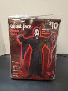 lot 711175 image: Ghost Face Lives Horror Robe Hooded Child Costume One Size - Retail $10