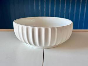 lot 145 image: Trudeau Serving Bowl, 10 - Retail $20