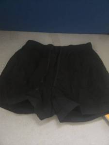lot 2769 image: XL Black Shorts - Retail $0
