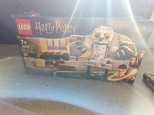 lot 2864 image: Appears Pre Owned, Unmanifested for Pieces LEGO Harry Potter Hedwig at 4 Privet Drive Building Toy 337 Pcs 76425 - Retail $0