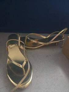 lot 2787 image: PRE OWNED Size 11 Shoes - Retail $0