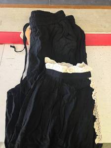 lot 2836 image: Size Small Womens Pants  - Retail $0