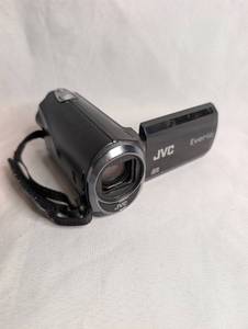 lot 1007 image: JVC Everio Camcorder with SDHC Card Slot GZ-MS110BU