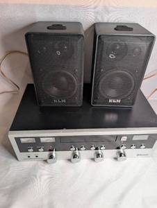 lot 1099 image: innovative technology Bluetooth CD Stereo Receiver  2 KLH Speakers