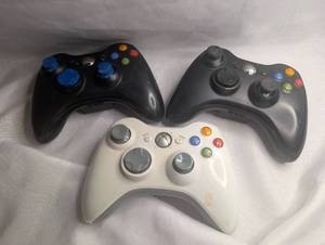 lot 1203 image: Microsoft Xbox 360 Wireless Controller - Lot of 3&nbsp
