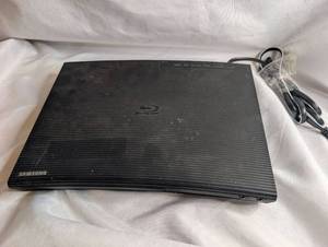 lot 1400 image: Samsung Blu-ray Disc DVD Player 1080p HDMI