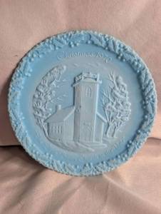 lot 1500 image: Christmas 1970 The Little Brown Church in the Vale Collector Plate No. 1