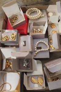 lot 5315 image: IOB Vintage Avon Jewelry