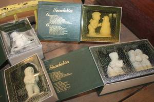 lot 5320 image: IOB Snowbabies