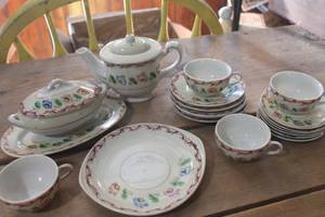 lot 5328 image: Vtg. Made in Japan Tea Set