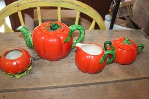 lot 5335 image: Vintage Made in Japan Teapot, Creamer and More