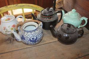 lot 5338 image: Vintage Teapots need cleaning